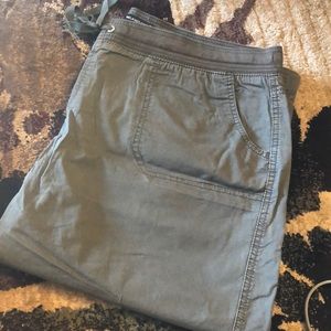 Gray Lee short Capris